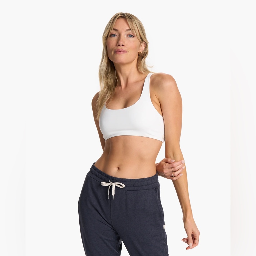 NWT Vuori sz XS Yosemite white sports bra